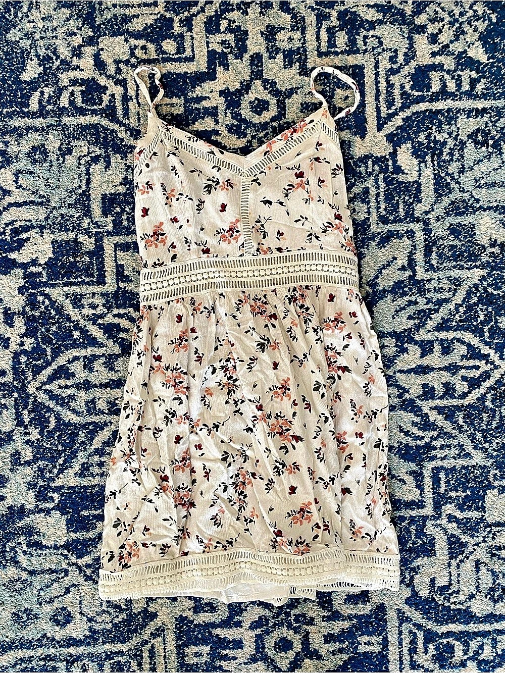 Abercrombie & Fitch Floral Mini Dress in White & Red Size Medium